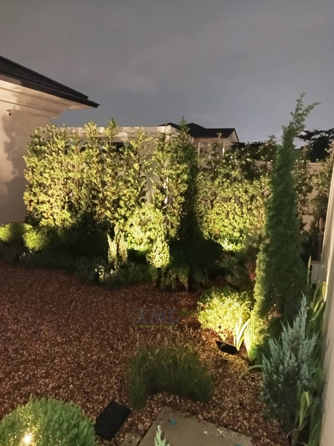 โคมไฟปักสนามโซล่าเซลล์ แพ็ค 4 ดวง รุ่น MD-SSL88 (แสง : เหลืองวอมไวท์)