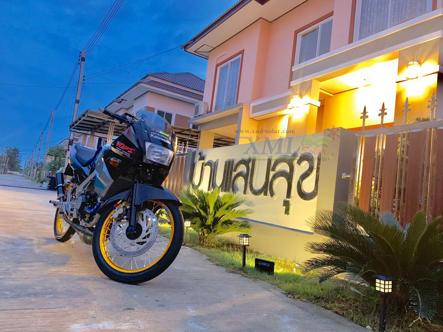 ไฟปักสนามโซล่าเซลล์ ทรงญี่ปุ่น 1 led (แสง : เหลืองวอมไวท์) (1 เเถม 1)