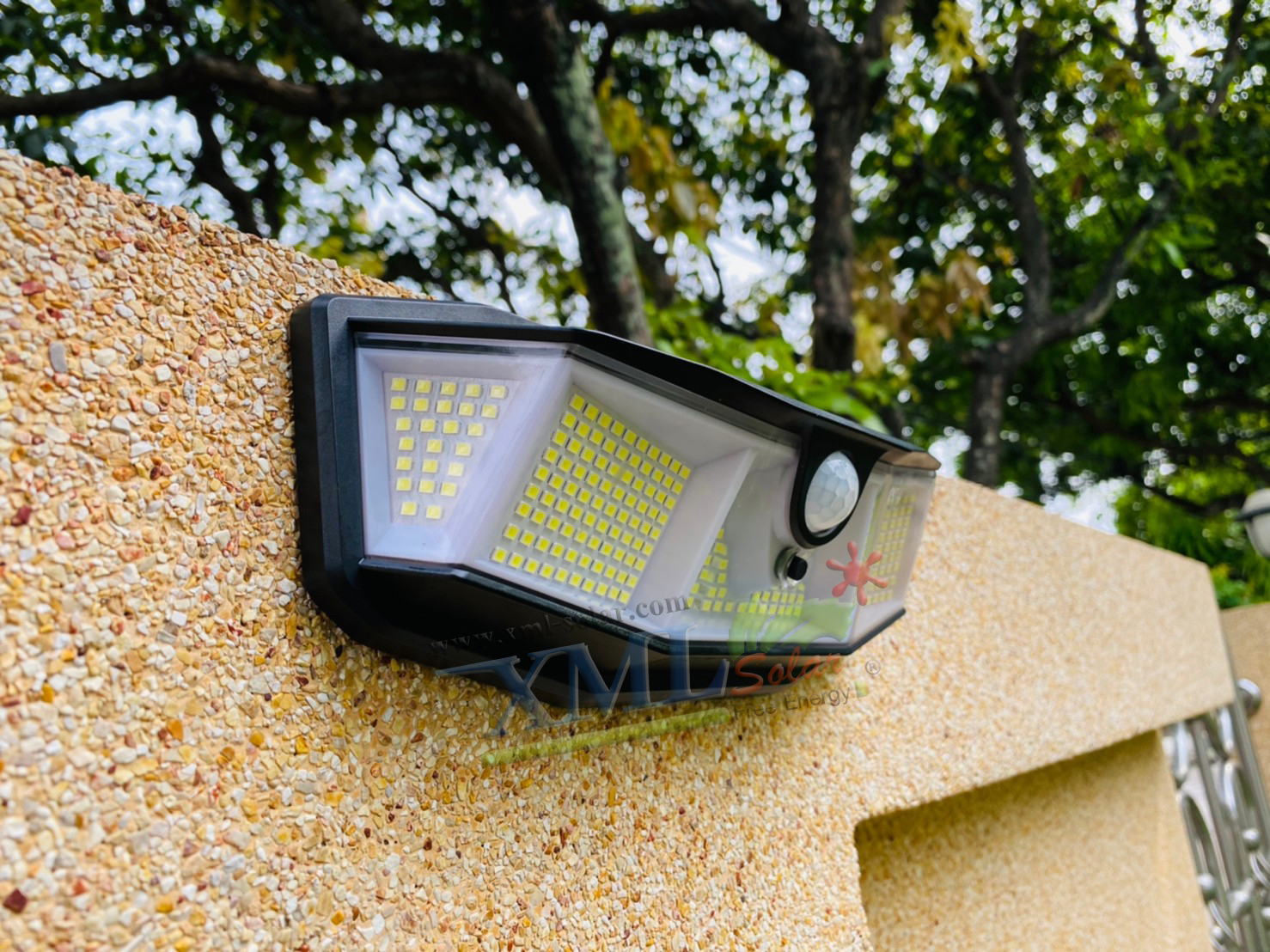 โคมไฟโซล่าเซลล์ติดผนัง รุ่น 308 LED + Motion (เเสง : เหลืองวอมไวท์)