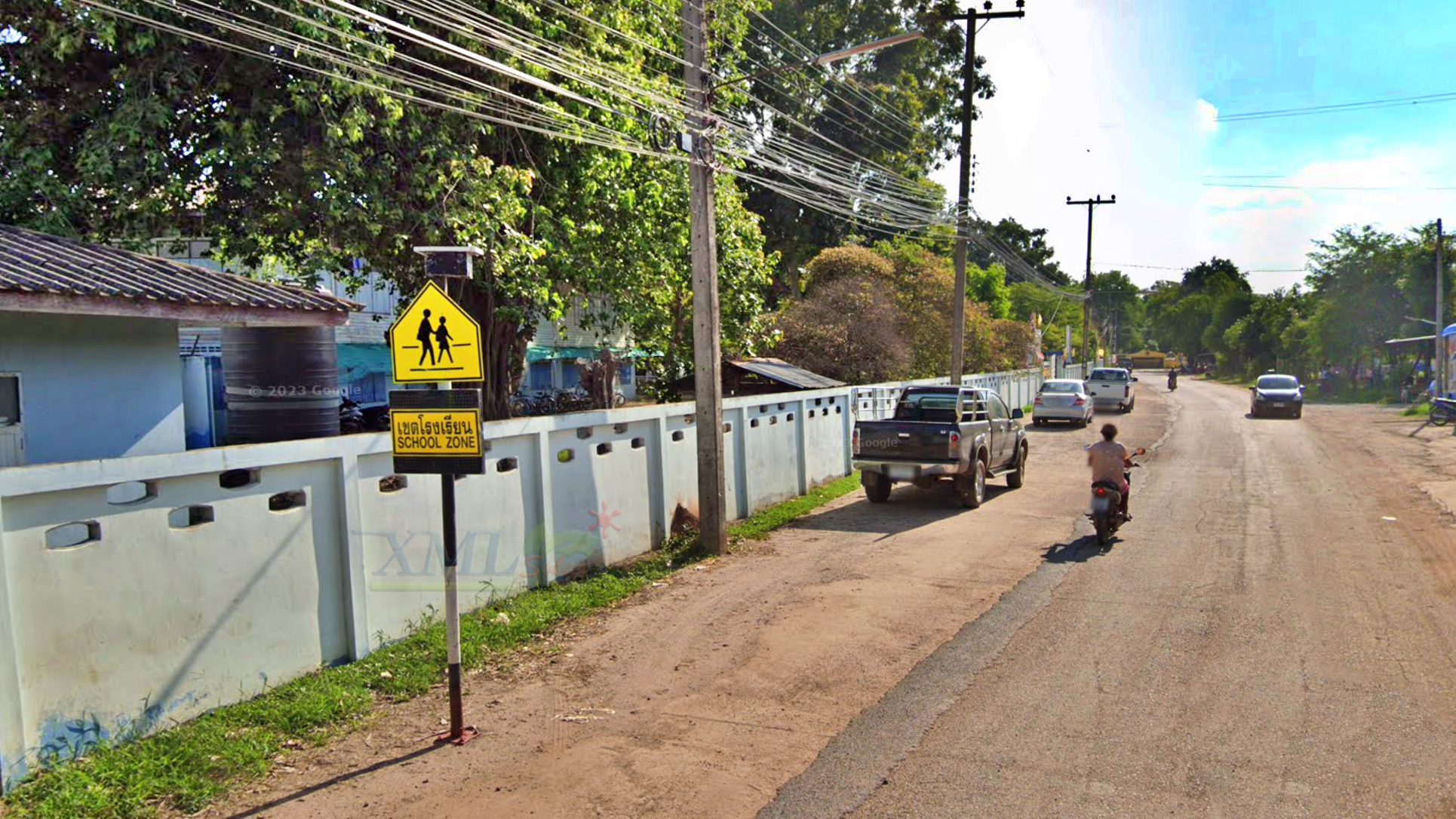 ป้ายเตือนเขตโรงเรียนโซล่าเซลล์ สีเหลือง ไฟกระพริบ (ไม่รวมเสา)