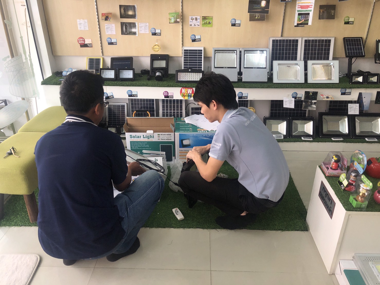 สปอร์ตไลท์โซล่าเซลล์ 300 W. รุ่นใหม่ JD8300L (แสง : เหลืองวอมไวท์) สำเนา