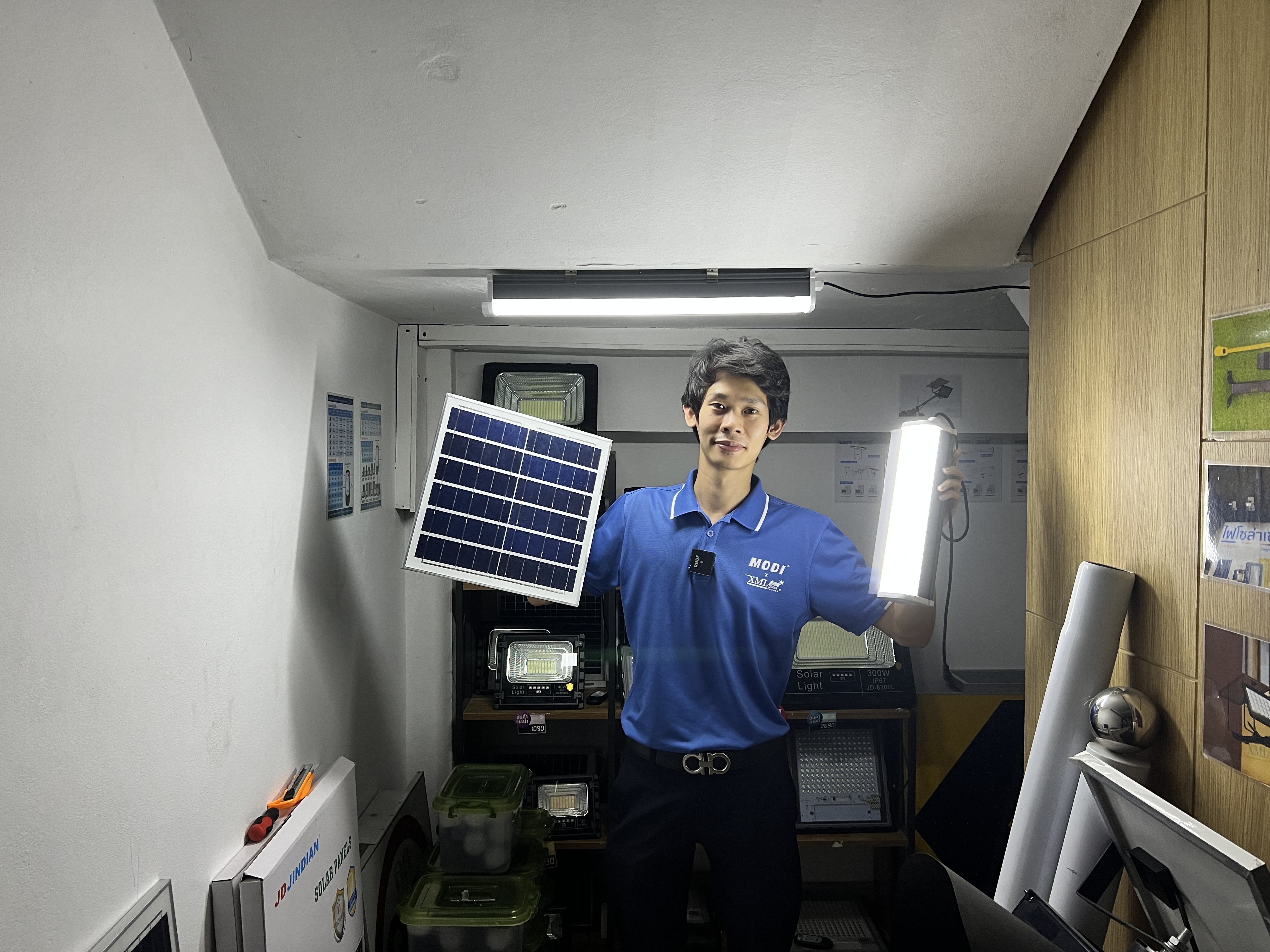 รุ่นประหยัด โคมไฟติดเพดานโซล่าเซลล์ หลอดยาว ไซต์เล็ก 30W. (แสงขาว)