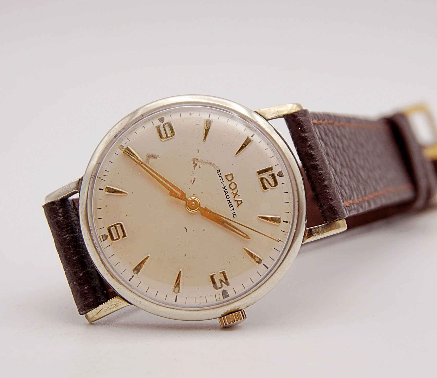 นาฬิกาเก่า DOXA ไขลาน