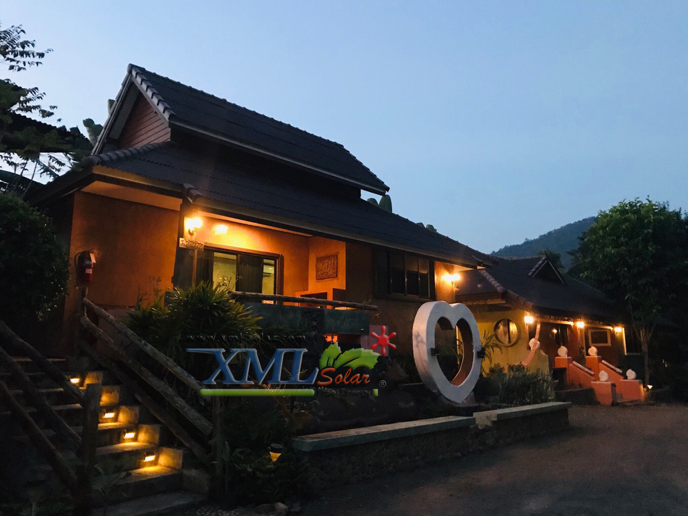 ไฟโซล่าเซลล์ติดบันได 3 LED V.2 (แสง : เหลืองวอมไวท์)