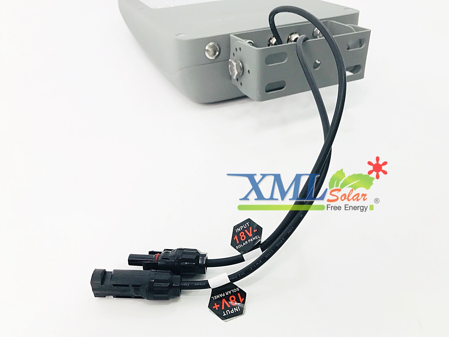 ไฟสปอตไลท์โซล่าเซลล์ 2200 Lumens. ไซต์เล็ก (เเสง : เหลืองวอมไวท์)