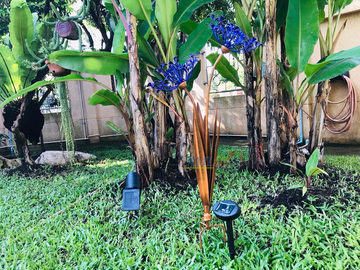 ไฟปักสนามโซล่าเซลล์ 2 LED ทรง ดอกไม้ม่วง (เเสง : ขาว )