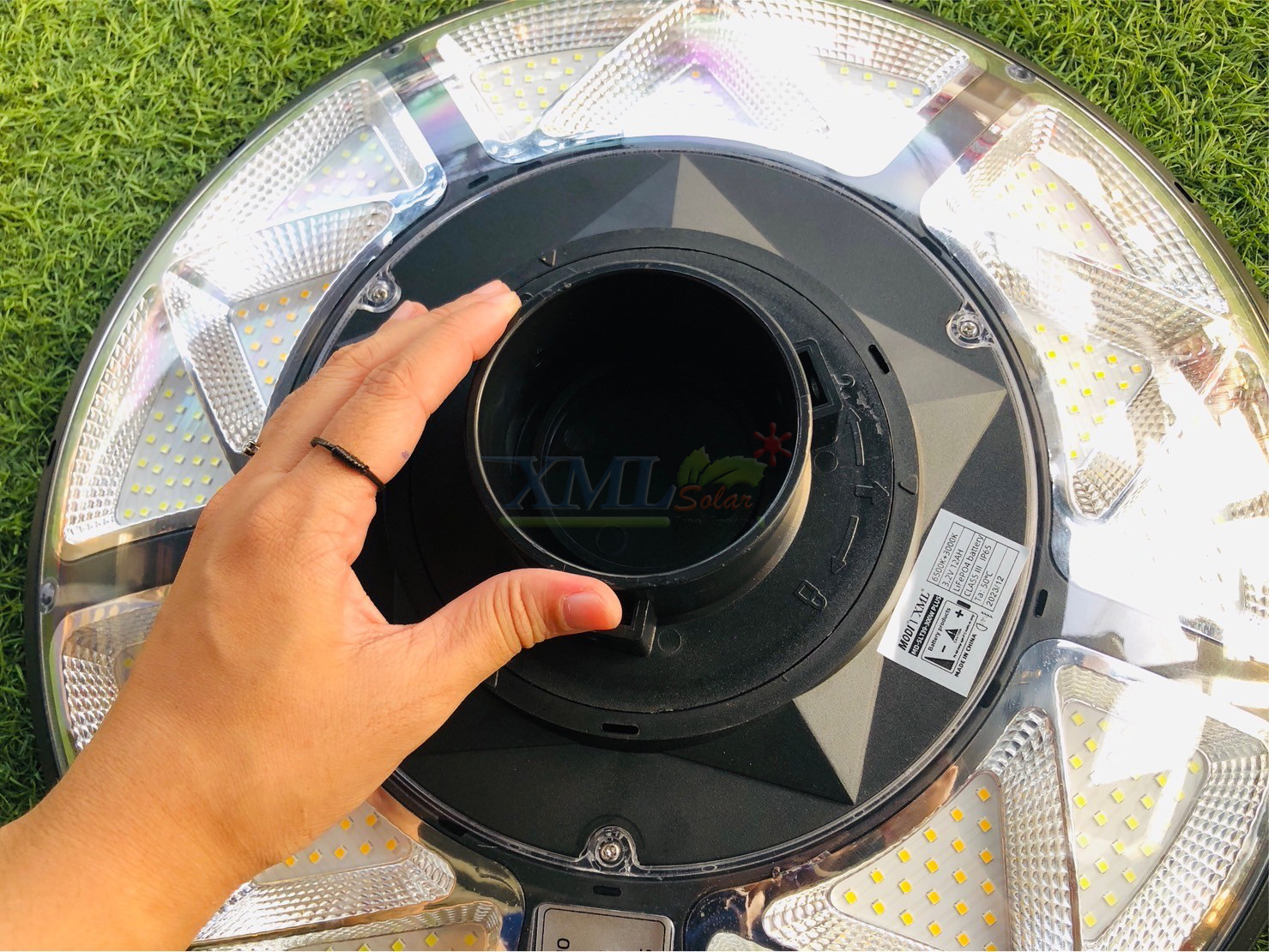 โคมไฟถนนโซล่าเซลล์ UFO ทรงกลม รุ่น MD-SLT-39-300W Plus