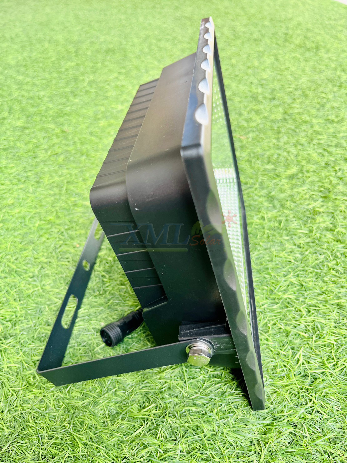 รุ่นประหยัด ไฟสปอตไลท์โซล่าเซลล์ 100 W. รุ่น MODI x XML (เปิดได้ 3 แสง)