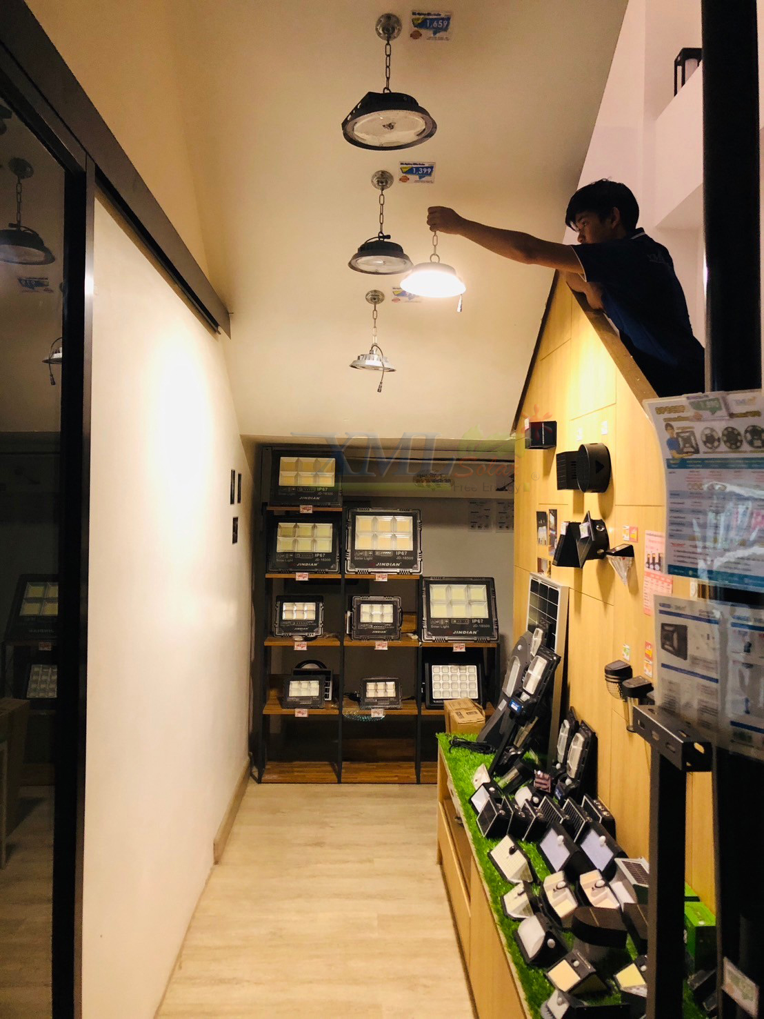 โคมไฟโซล่าเซลล์ ติดเพดาน MD-UFO88 รุ่น B (เปิดได้ 3 แสง)