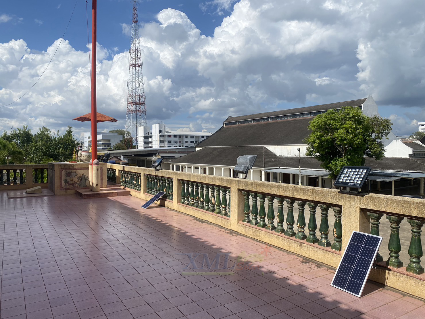 ไฟสปอตไลท์โซล่าเซลล์ 400 W. รุ่น Modi x XML ไซต์ใหญ่ (เเสง : ขาว)