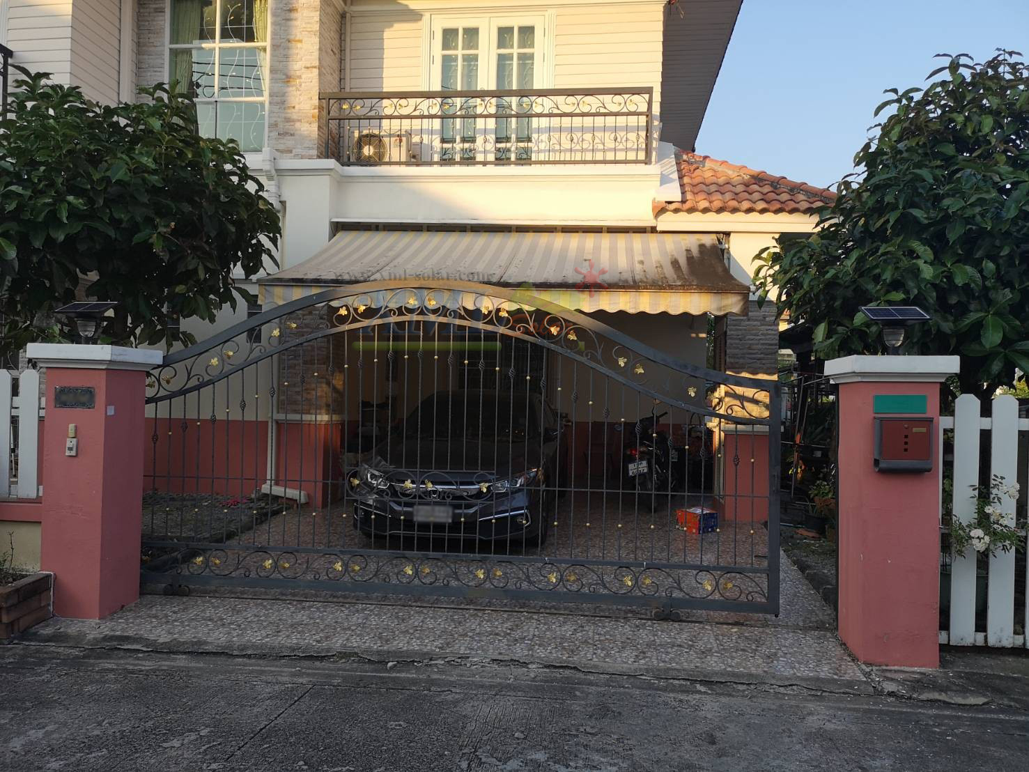 โคมไฟหัวเสาโซล่าเซลล์ รุ่น solar bee (550 lm.) (แสง: ขาว)