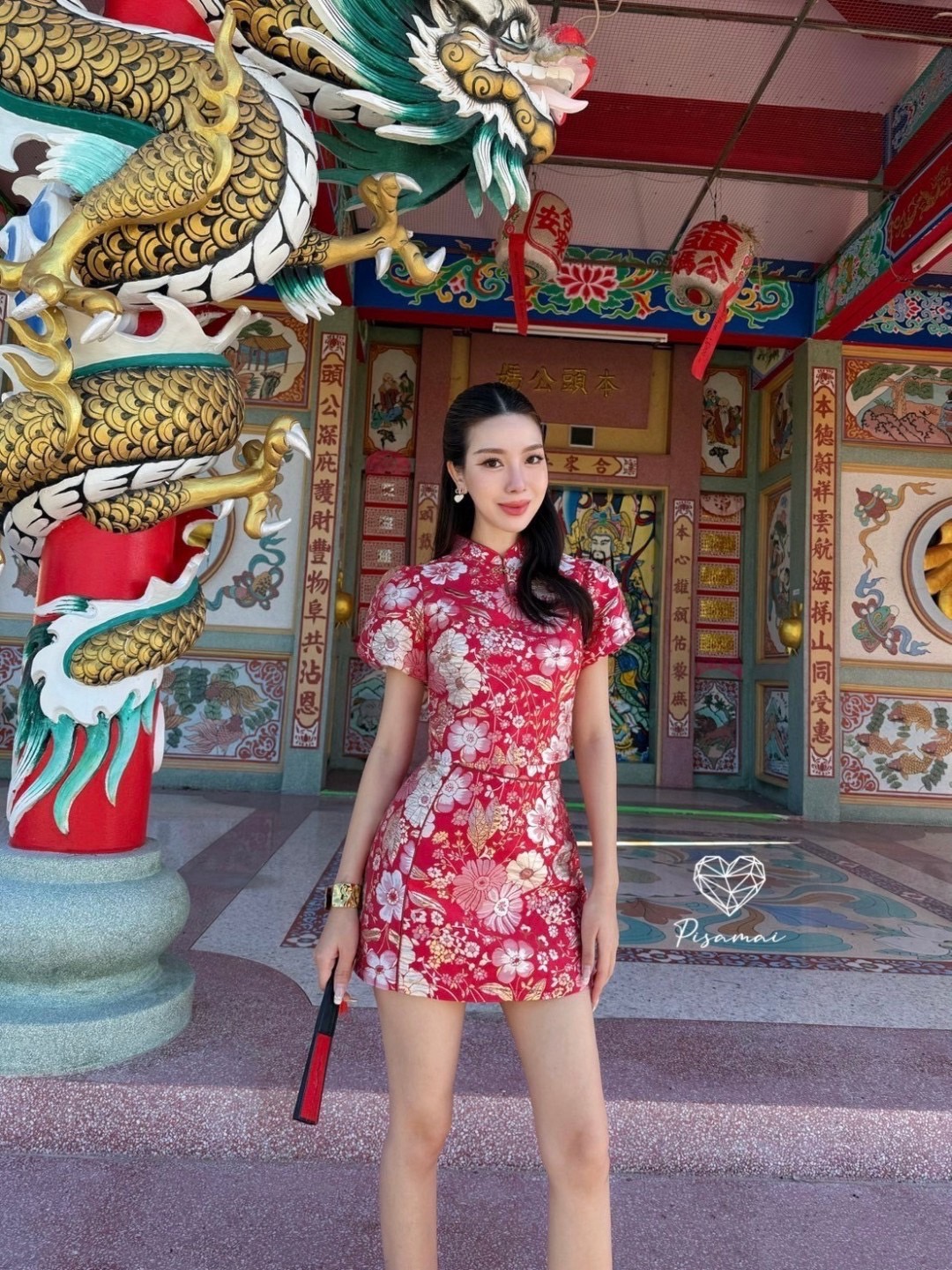 เซ็ตกี่เพ้าผ้าทอนูนทรงแขนตุ๊กตาน่ารักๆ มาคู่กับกระโปรงสอบตัวสั้นใส่vacayถ่ายรูปกับแก๊งค์เพื่อนๆไม่มีผิดหวังเลยค่า ห้ามพลาดเลยน้าตัวนี้