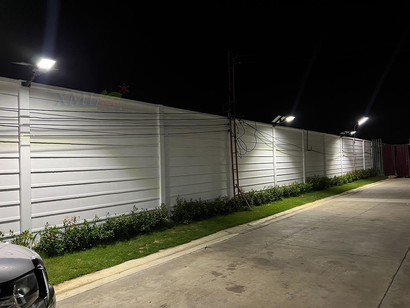 โคมไฟถนนโซล่าเซลล์ Black Edition 300 W. (แสง : ขาว)