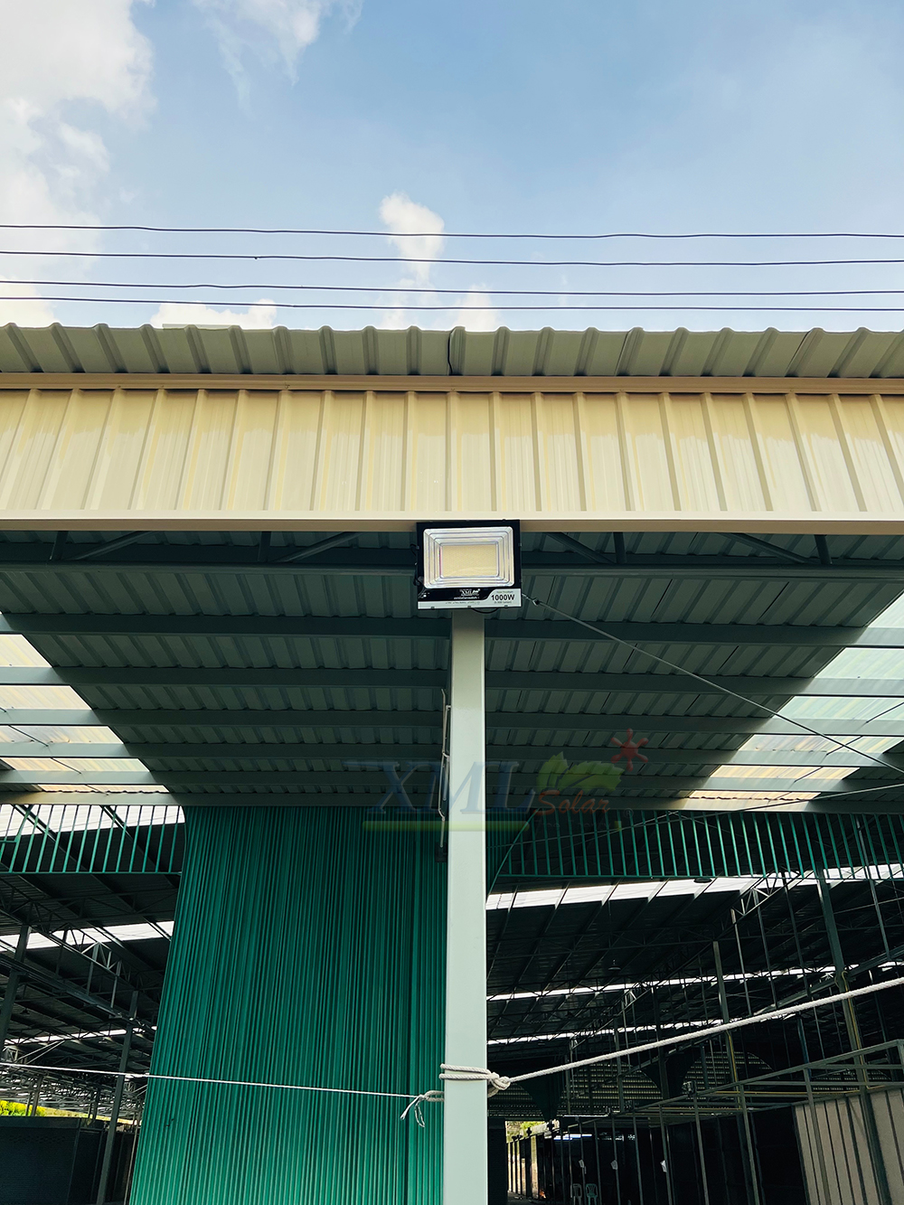 ไฟสปอตไลท์โซล่าเซลล์ 500 Watt กล่องสีน้ำตาล (เปิดได้ 3 แสง)