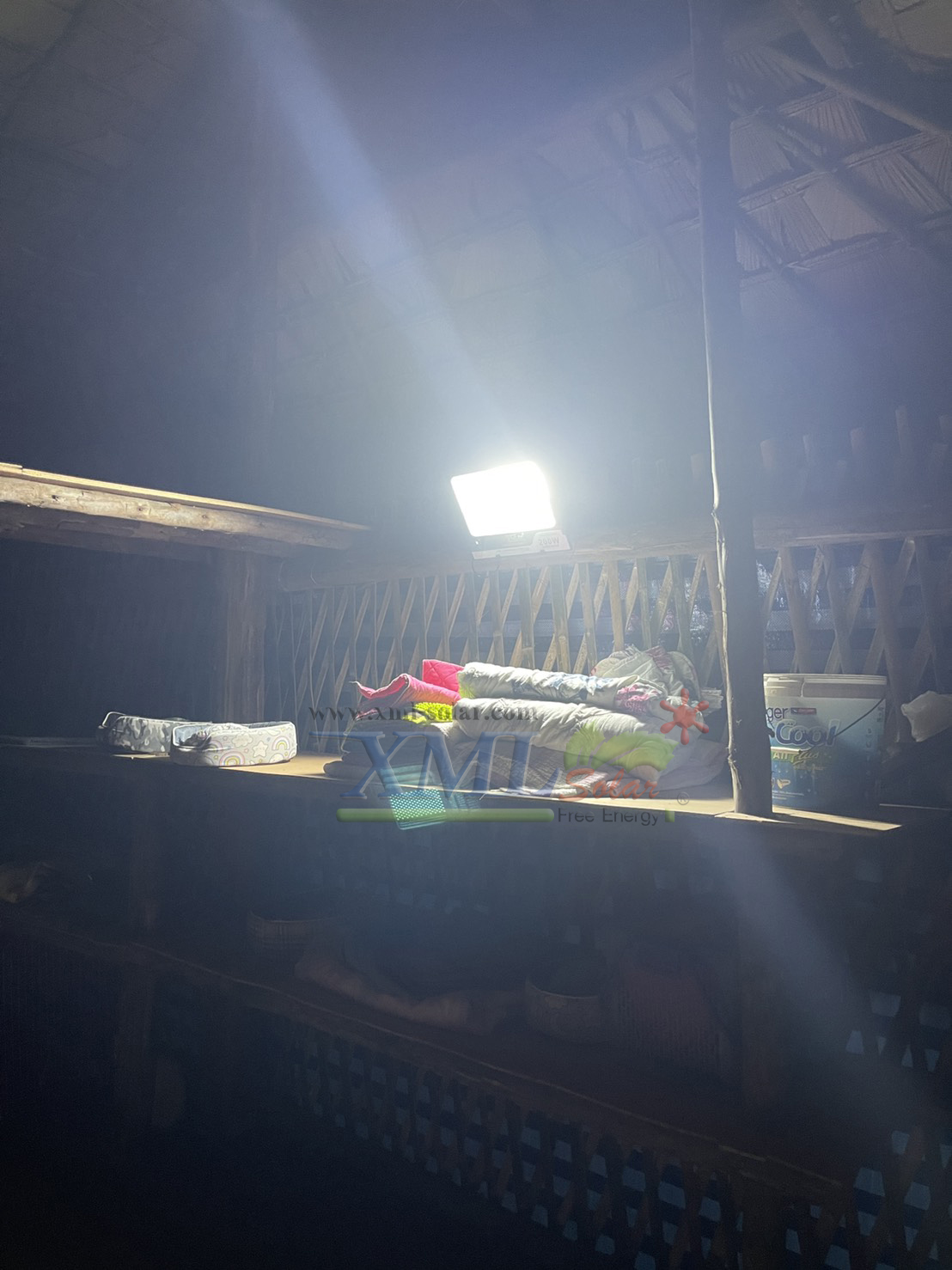 ไฟสปอตไลท์โซล่าเซลล์ 500 Watt กล่องสีน้ำตาล (เปิดได้ 3 แสง)