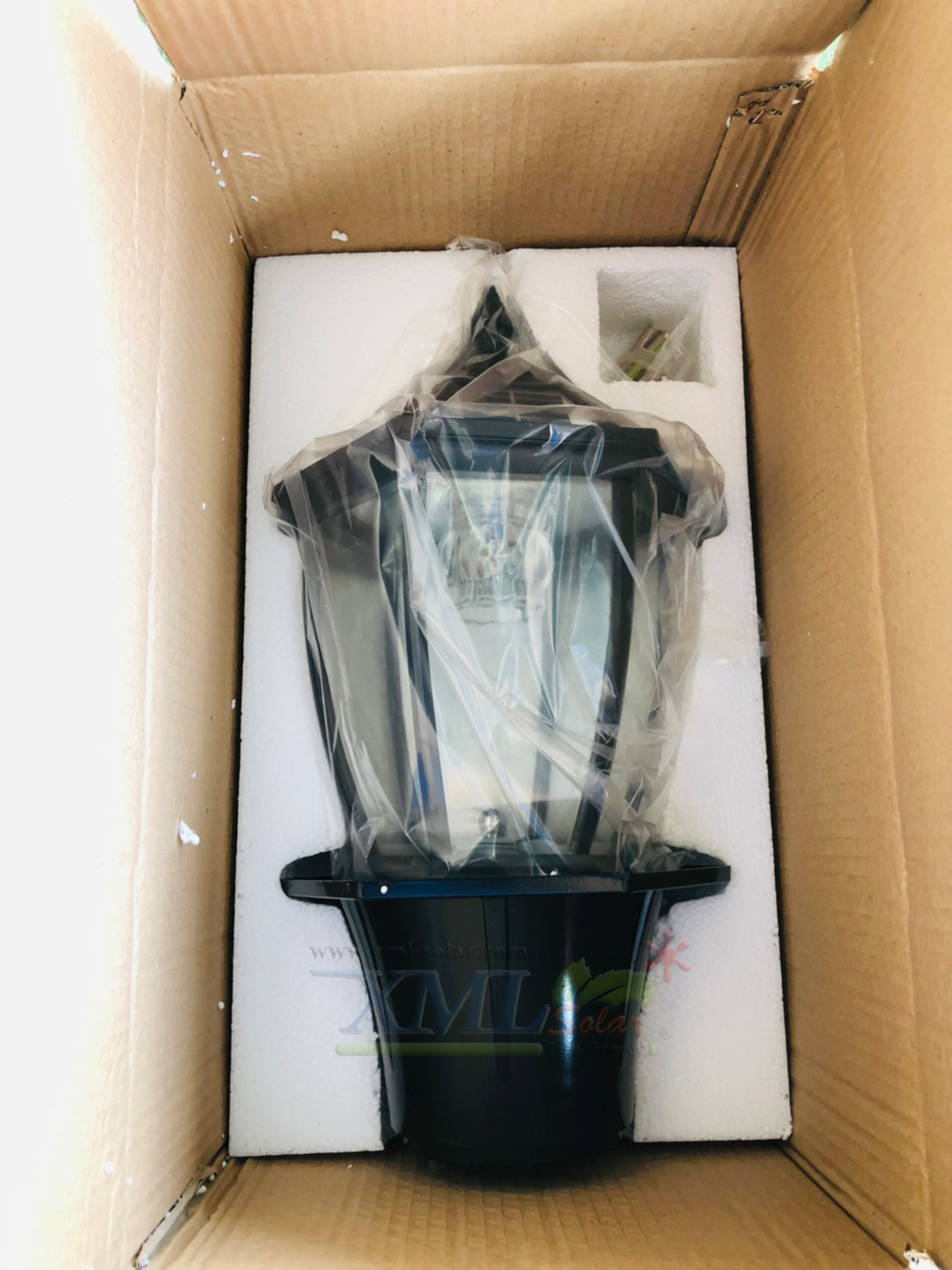 ไฟตั้งพื้นโซล่าเซลล์ ทรงยุโรป สูง 110 ซม. (เปิดได้ 2 แสง)