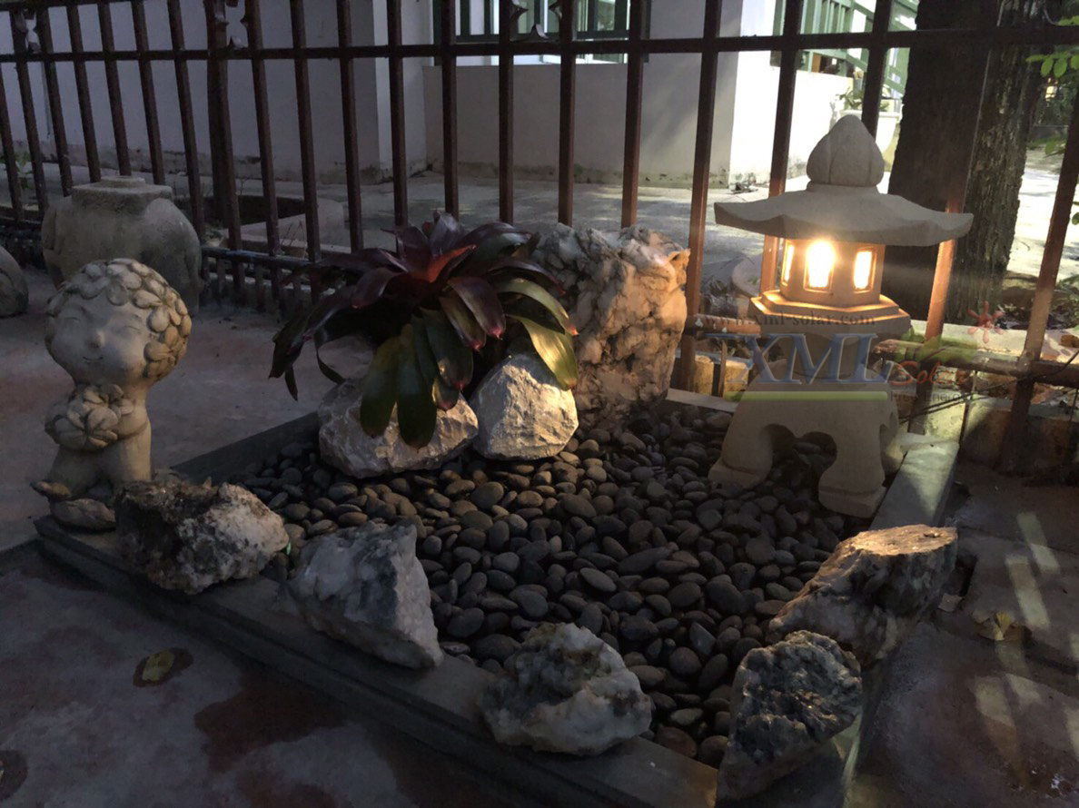 โคมไฟโซล่าเซลล์ ติดเพดาน รุ่นตาข่ายดำ Loft style (แสง เหลืองวอมไวท์)