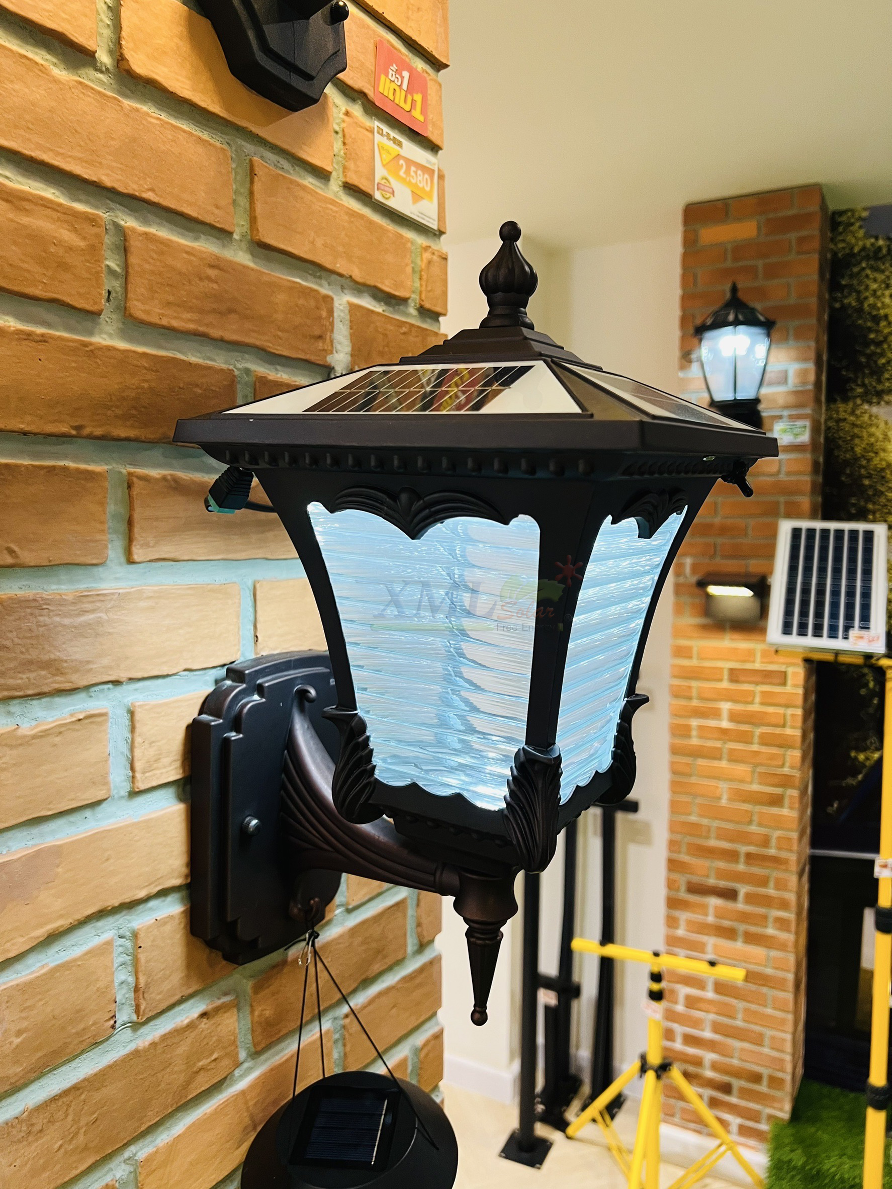 โคมไฟโซล่าเซลล์ ติดผนัง ทรง Classic (ชุดใหญ่) (เปิดได้ 2 แสง)