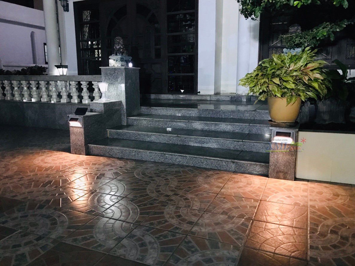 ไฟบันไดโซล่าเซลล์ ทรงสี่เหลี่ยม 5 SMD LED