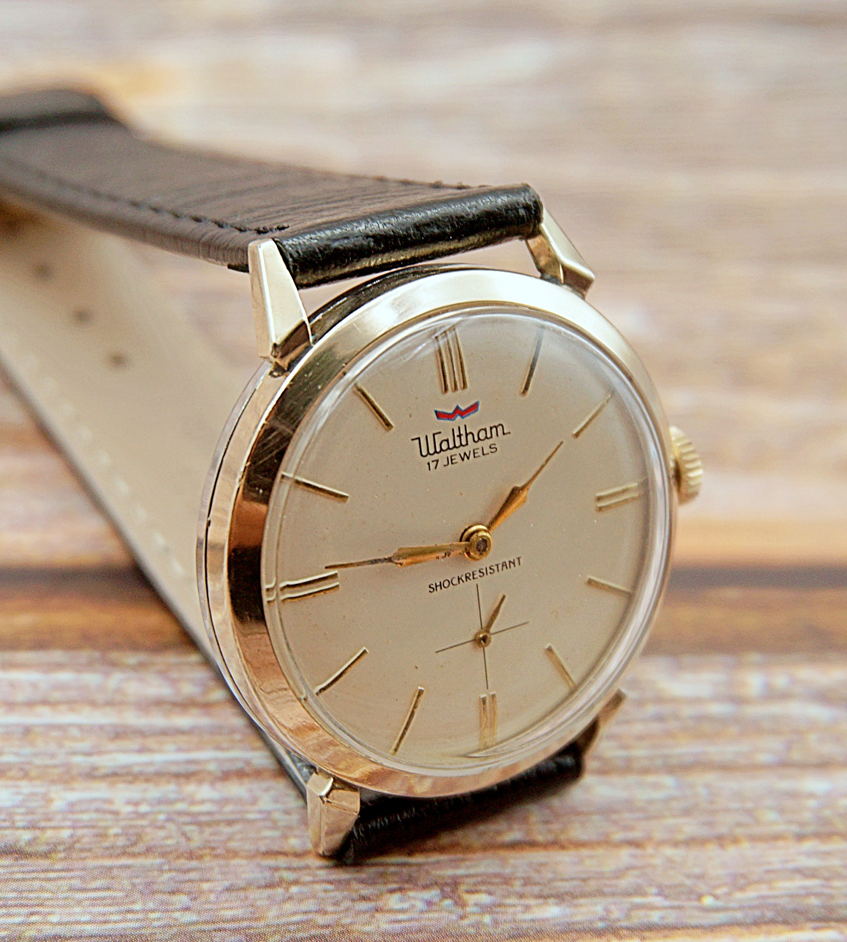 นาฬิกาเก่า WALTHAM ไขลานสองเข็มครึ่ง