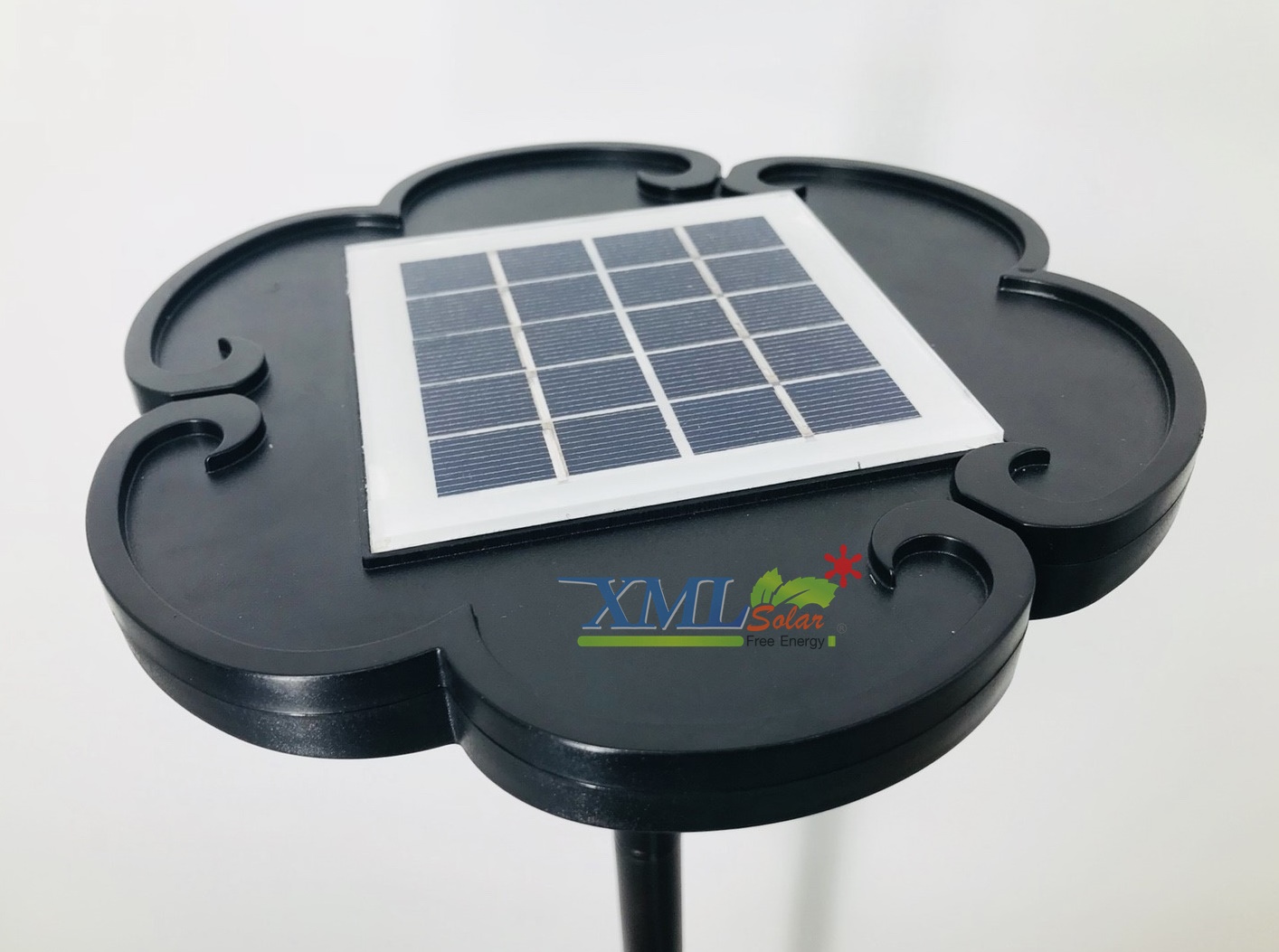 ไฟปักสนามโซล่าเซลล์ 18 smd led ทรงดอกไม้ (สีดำ) เเสง : เหลืองวอมไวท์