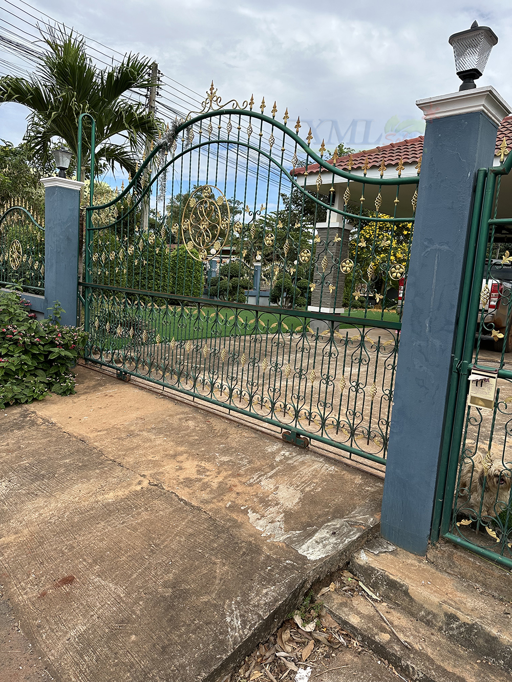 โคมไฟหัวเสาโซล่าเซลล์ รุ่น TZ-11836 (เปิดได้ 2 แสง)(1 แถม 1)