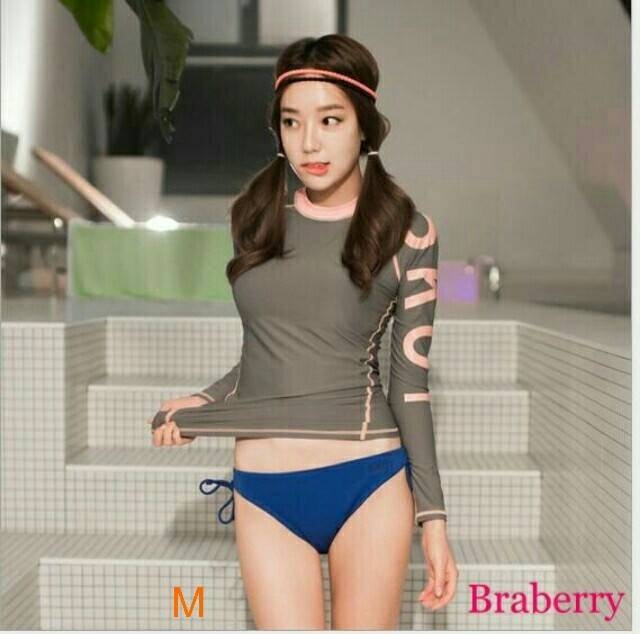 ชุดว่ายน้ำแขนยาว ทรงสวย ใส่แล้วทำให้หุ่นดูเพรียวสวย มีไซส์ M ราคาชุดละ 590 บาท