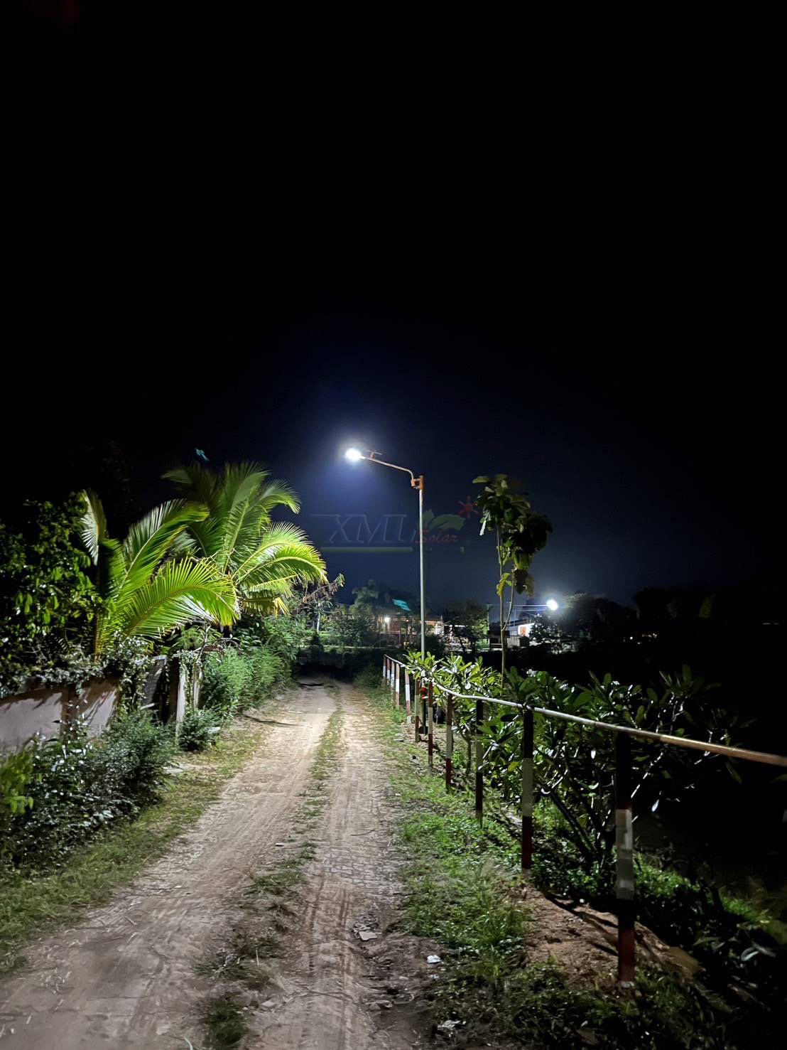 โคมไฟถนนโซล่าเซลล์ 400W รุ่น MD-SLT30-400W (แสง : ขาว)