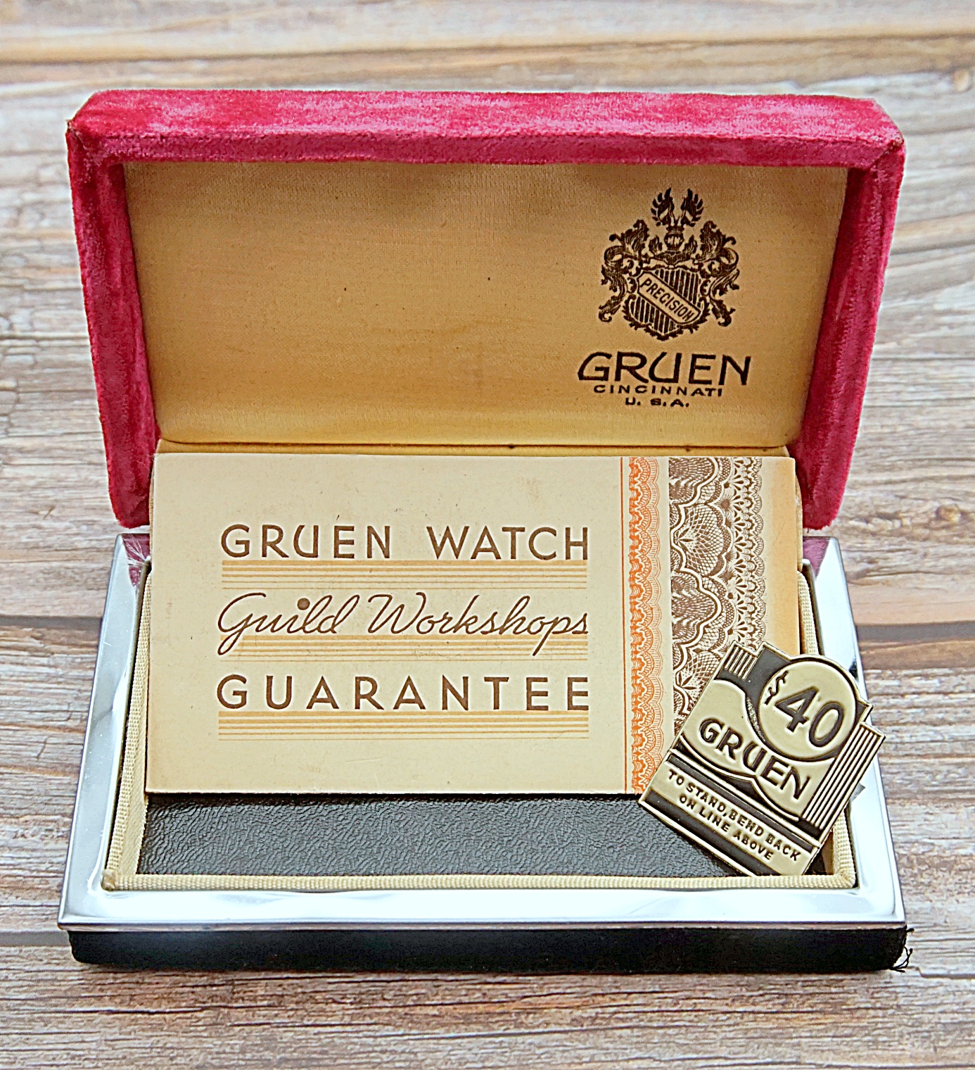 นาฬิกาเก่า GRUEN ไขลานสองเข็มครึ่ง พร้อมกล่องเดิม