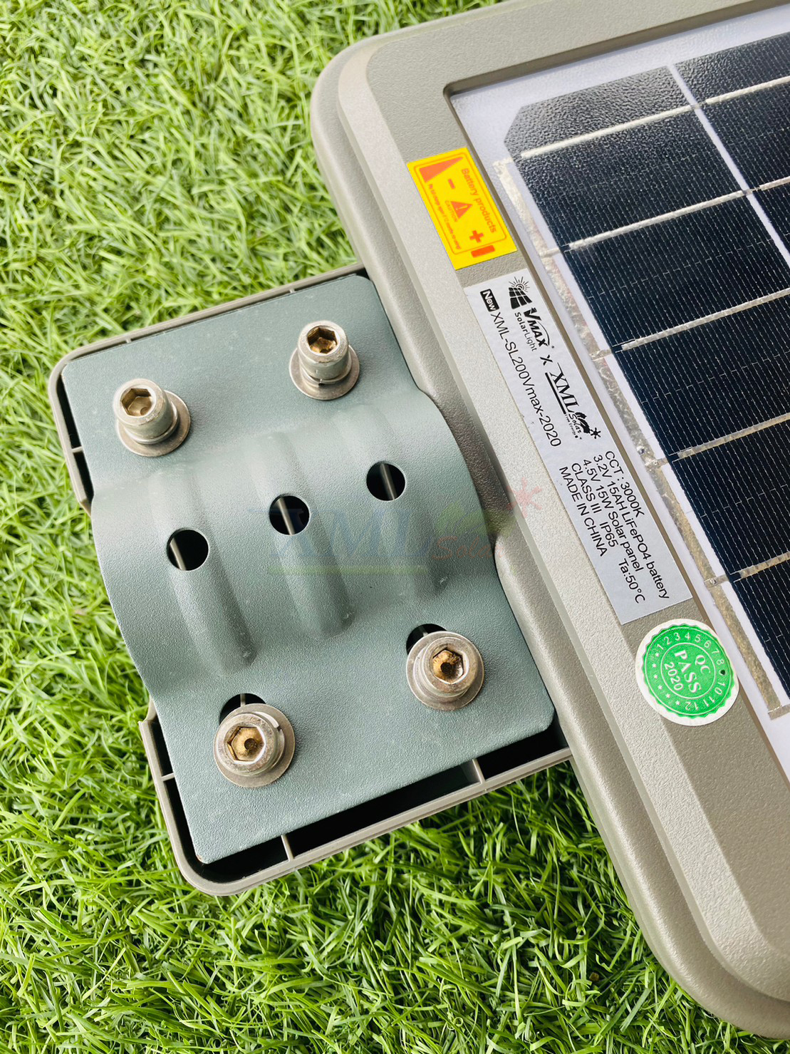 โคมไฟถนนโซล่าเซลล์ Vmax x XML 200W Series 2020 (แสง : เหลืองวอมไวท์)