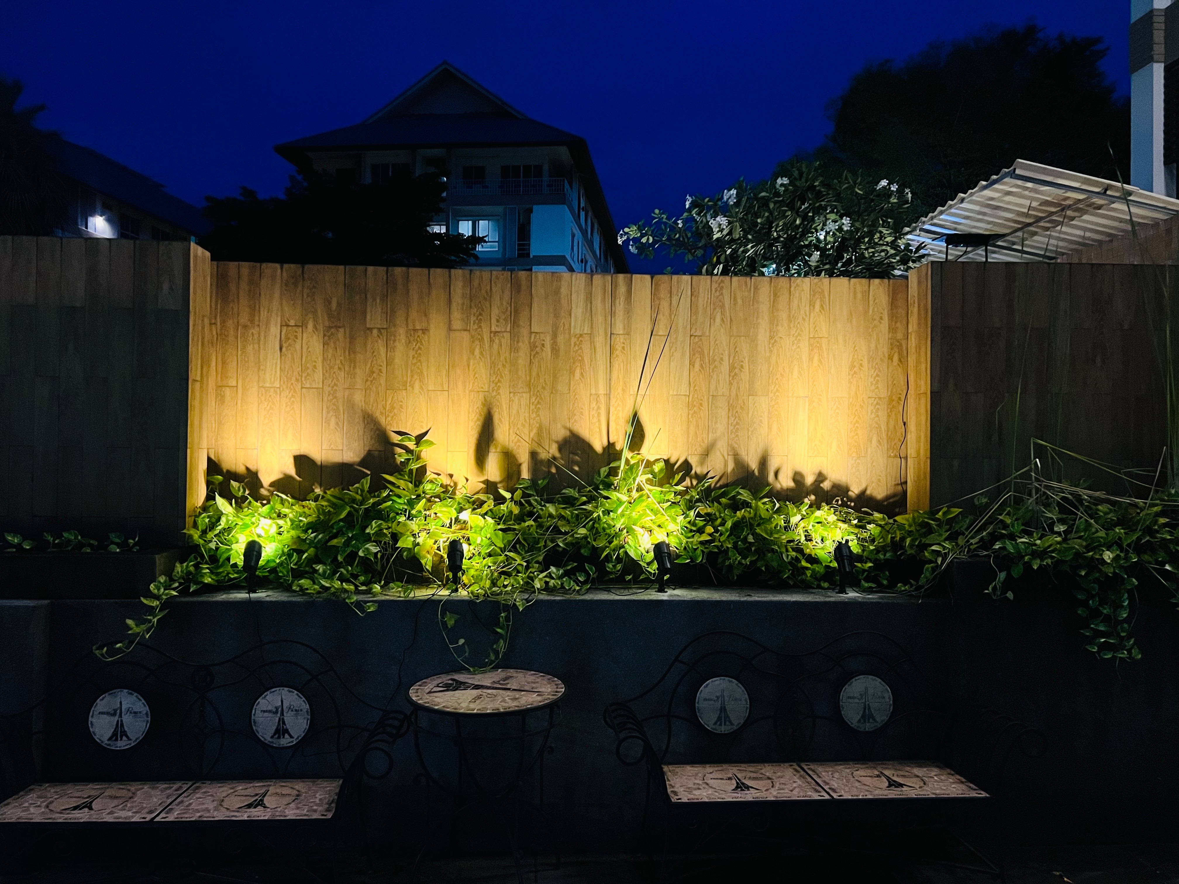 โคมไฟปักสนามโซล่าเซลล์ แพ็ค 4 ดวง รุ่น MD-SSL88 (แสง : เหลืองวอมไวท์)