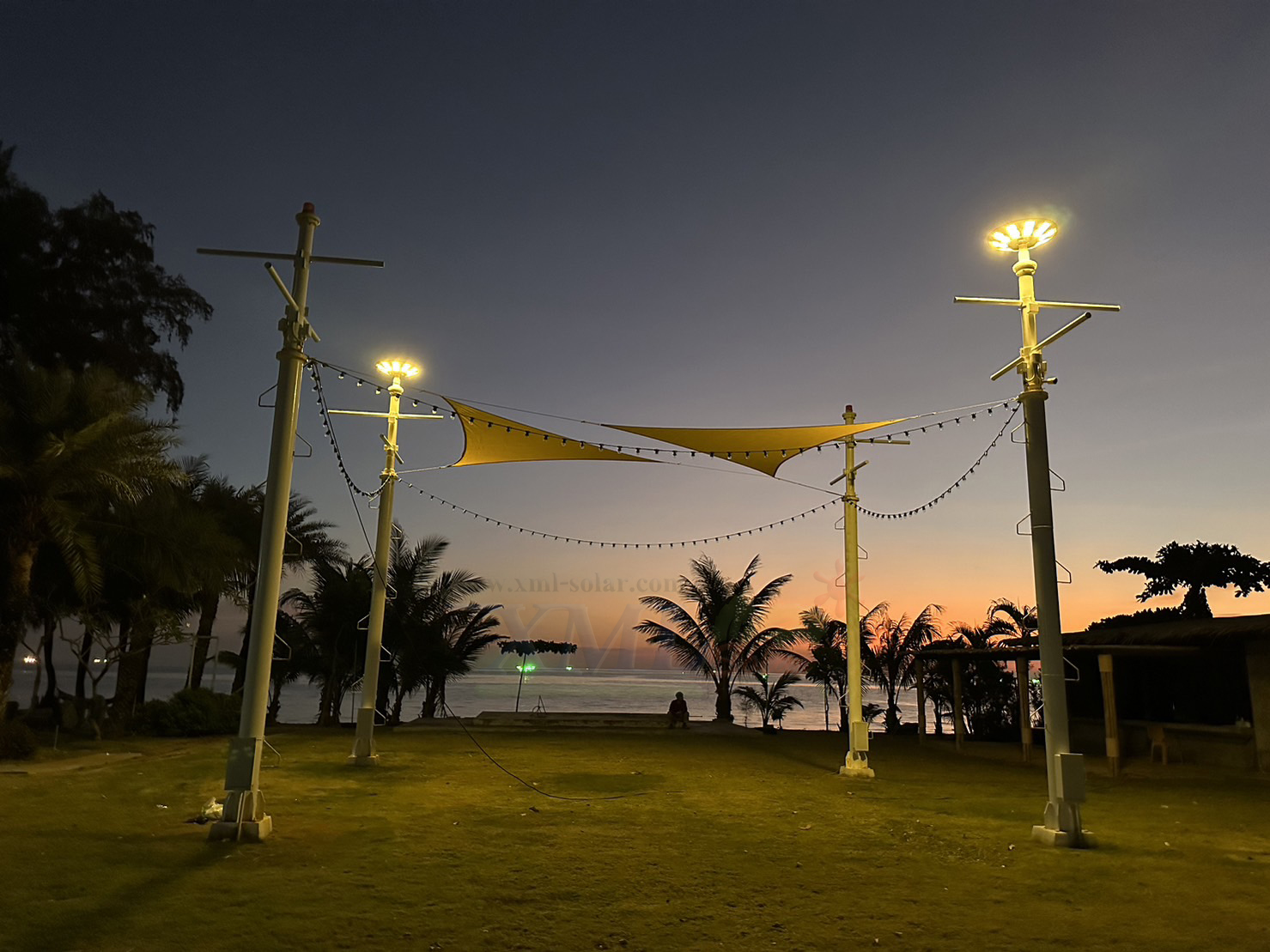 โคมไฟโซล่าเซลล์ UFO ทรงกลม (ขนาดใหญ่สุด 75 ซม.) (เปิดได้ 3 แสง) รุ่น MD-SLT38-500W