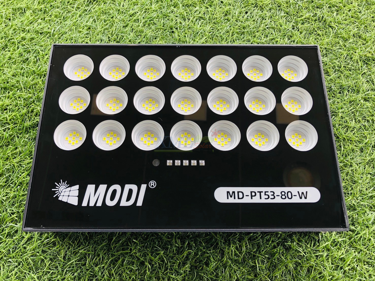 สปอร์ตไลท์โซล่าเซลล์ 80W รุ่น MD-PT53-80W (แสง : ขาว)