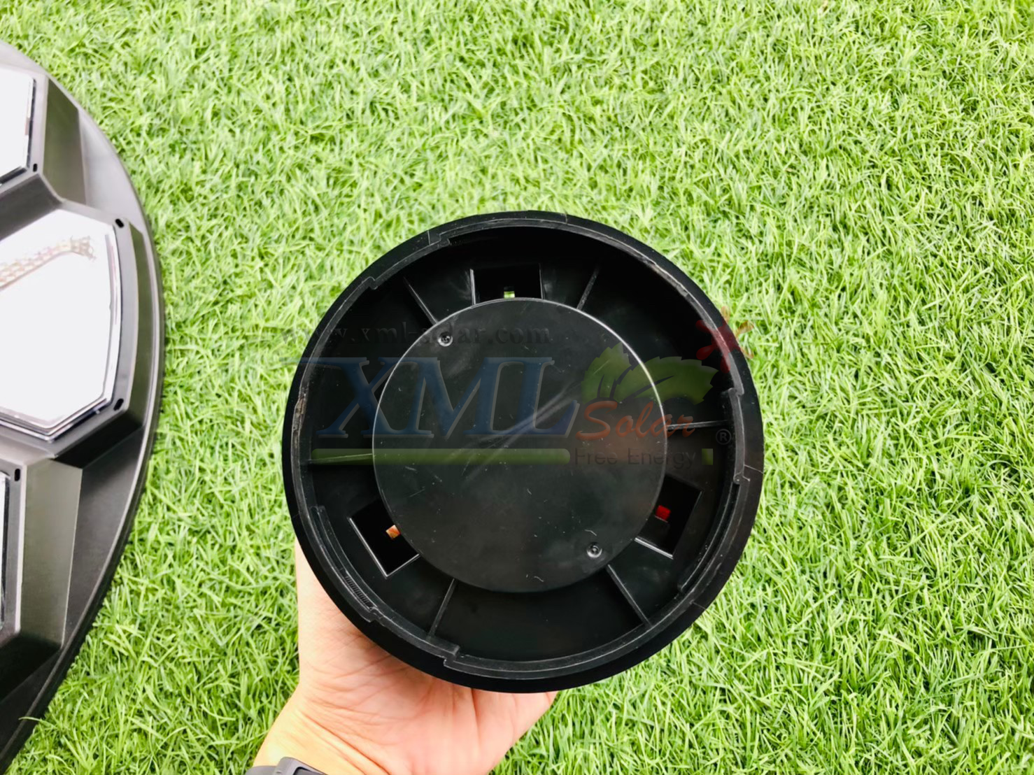 โคมไฟโซล่าเซลล์ UFO ทรงกลม รุ่นทรงรังผึ้ง (เปิดได้ 3 แสง)