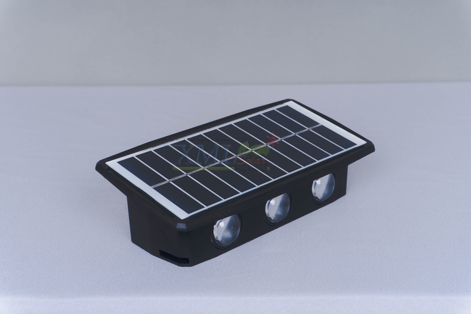 โคมไฟผนังโซล่าเซลล์ 6 LED รุ่นส่องบนล่าง (แสง : เหลืองเข้ม)