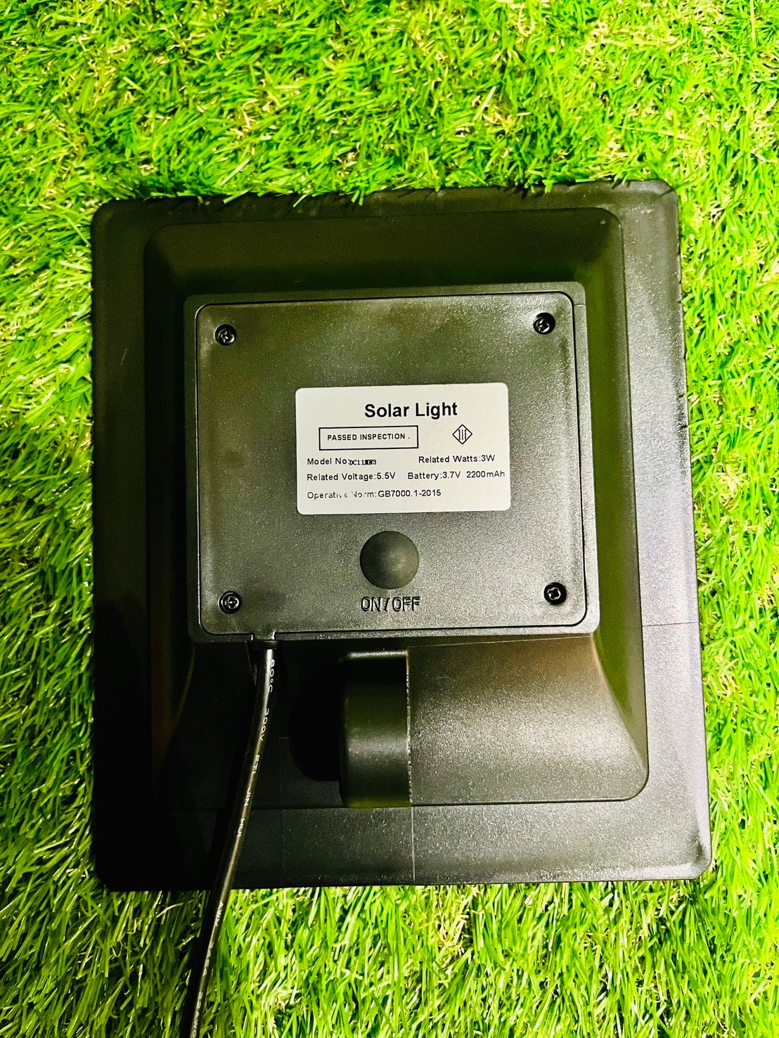 สปอร์ตไลท์ปักสนามโซล่าเซลล์ DC-11S รุ่น 4 หัว สาย 3 เมตร (หัวเล็ก)(แสง : เหลืองวอมไวท์)