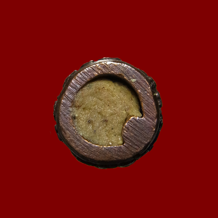 รูปหล่อยืนถือไม้เท้า หลวงปู่หงษ์ วัดเพชรบุรี ปี2555