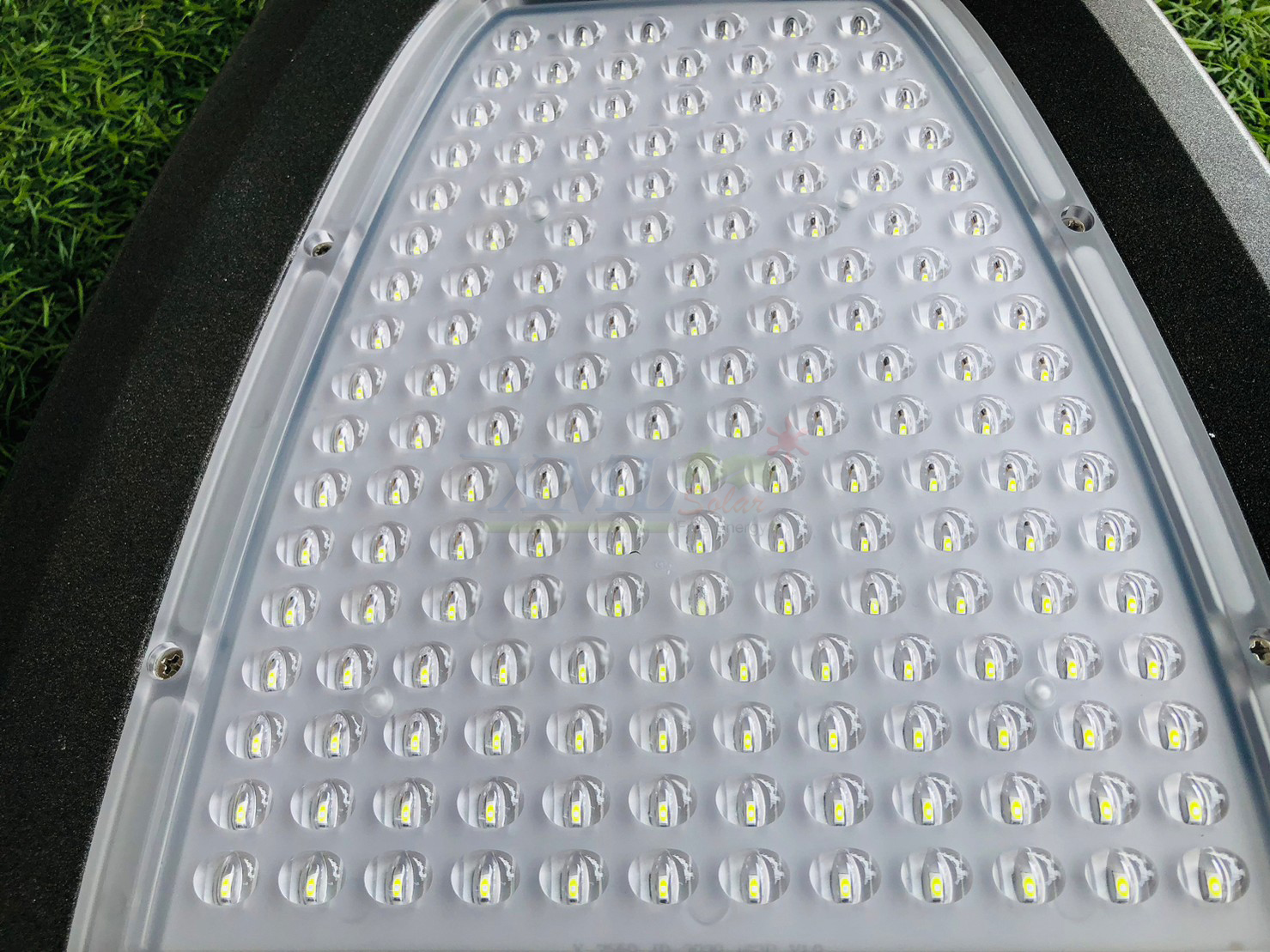 โคมไฟถนนโซล่าเซลล์ รุ่น Ultra แผงแยก 500 W. (แสง : ขาว)