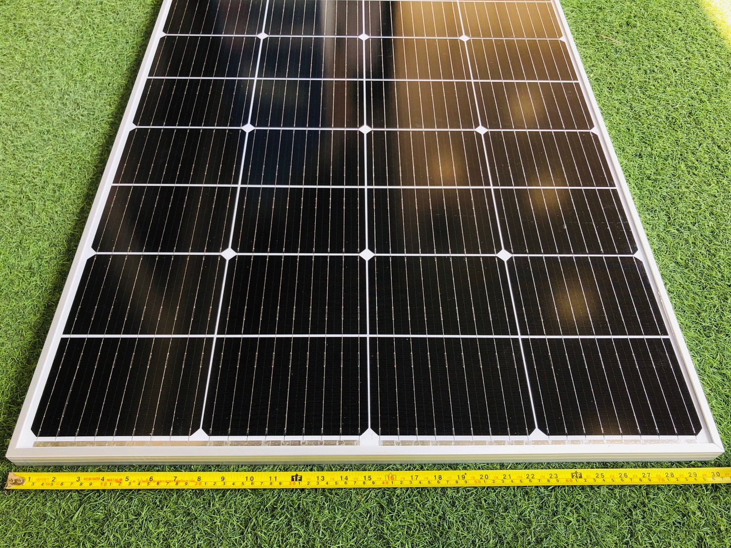 ไฟสปอตไลท์โซล่าเซลล์ 6500 Lumens. ไซต์ใหญ่ (เเสง : เหลืองวอมไวท์)