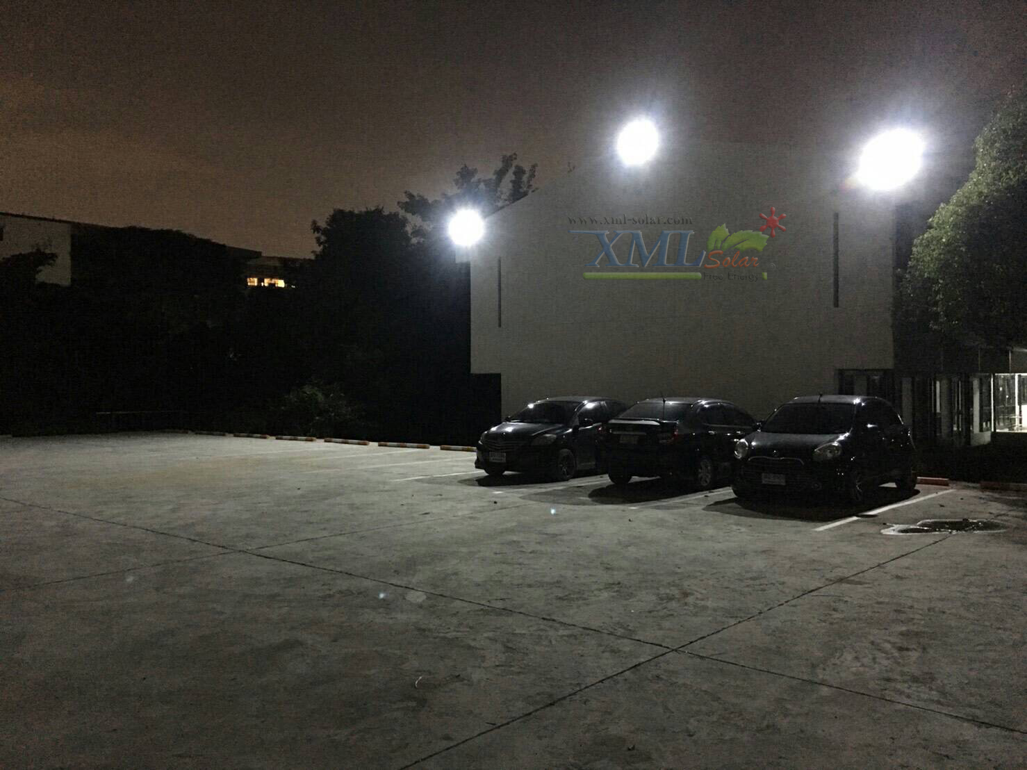 สปอร์ตไลท์โซล่าเซลล์ 1000 W. รุ่นใหม่ JD81000L (แสง : ขาว)