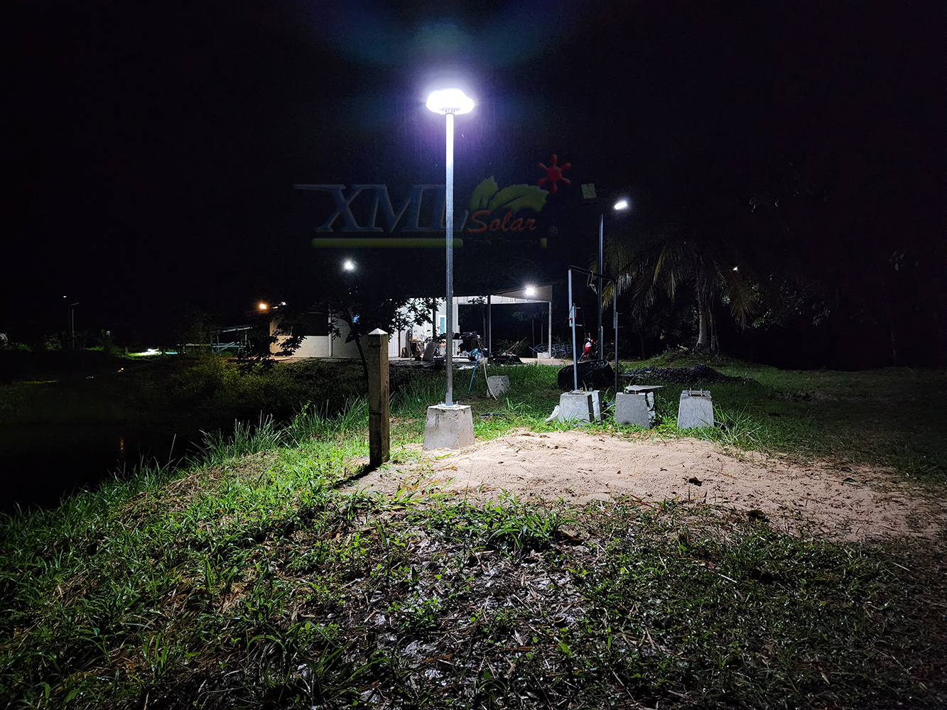 โคมไฟโซล่าเซลล์ (UFO) 300W รุ่น SLT39 แบรนด์ MODI x XML