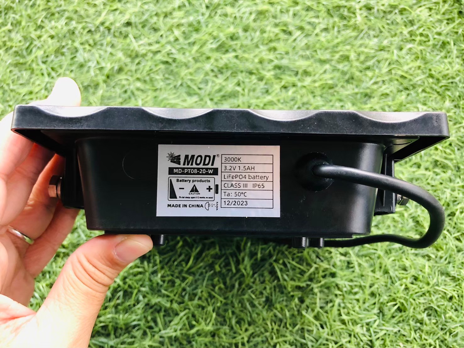 ไฟสปอตไลท์โซล่าเซลล์ 20 W รุ่น MD-PT08 (เเสง : เหลืองวอมไวท์)