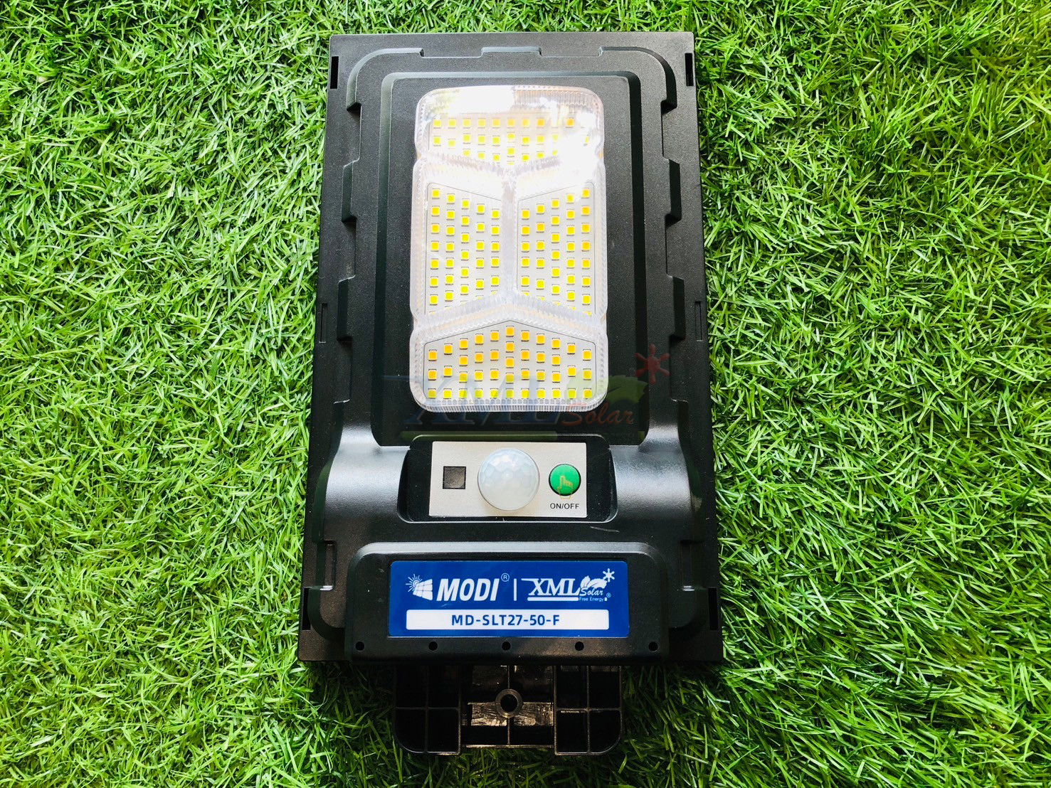 ไฟถนนโซล่าเซลล์ Series F รุ่น MD-SLT27-50-F (แสง : เหลืองวอมไวท์)(ขาเหล็ก)(ระบบสว่างค้าง) ของแท้ แบรนด์ MODI XMLSOLAR