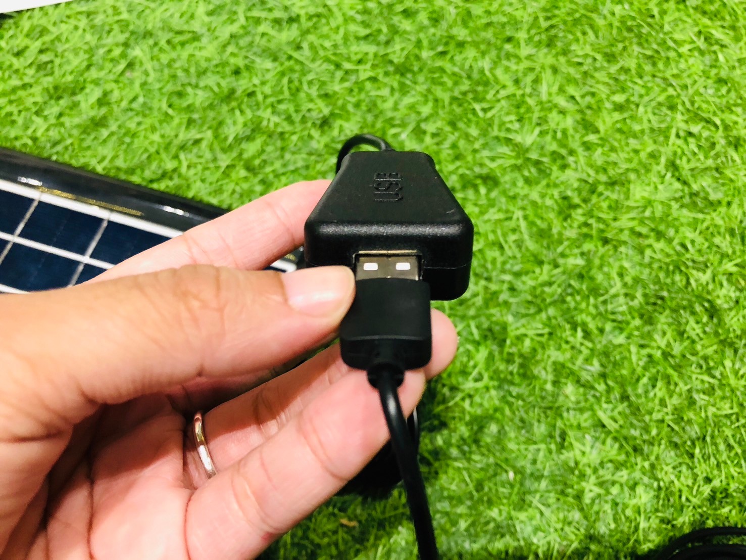 แผงโซลาร์เซลล์ แผงชาร์จพลังงานแสงอาทิตย์แบบพกพา พร้อมสาย USB