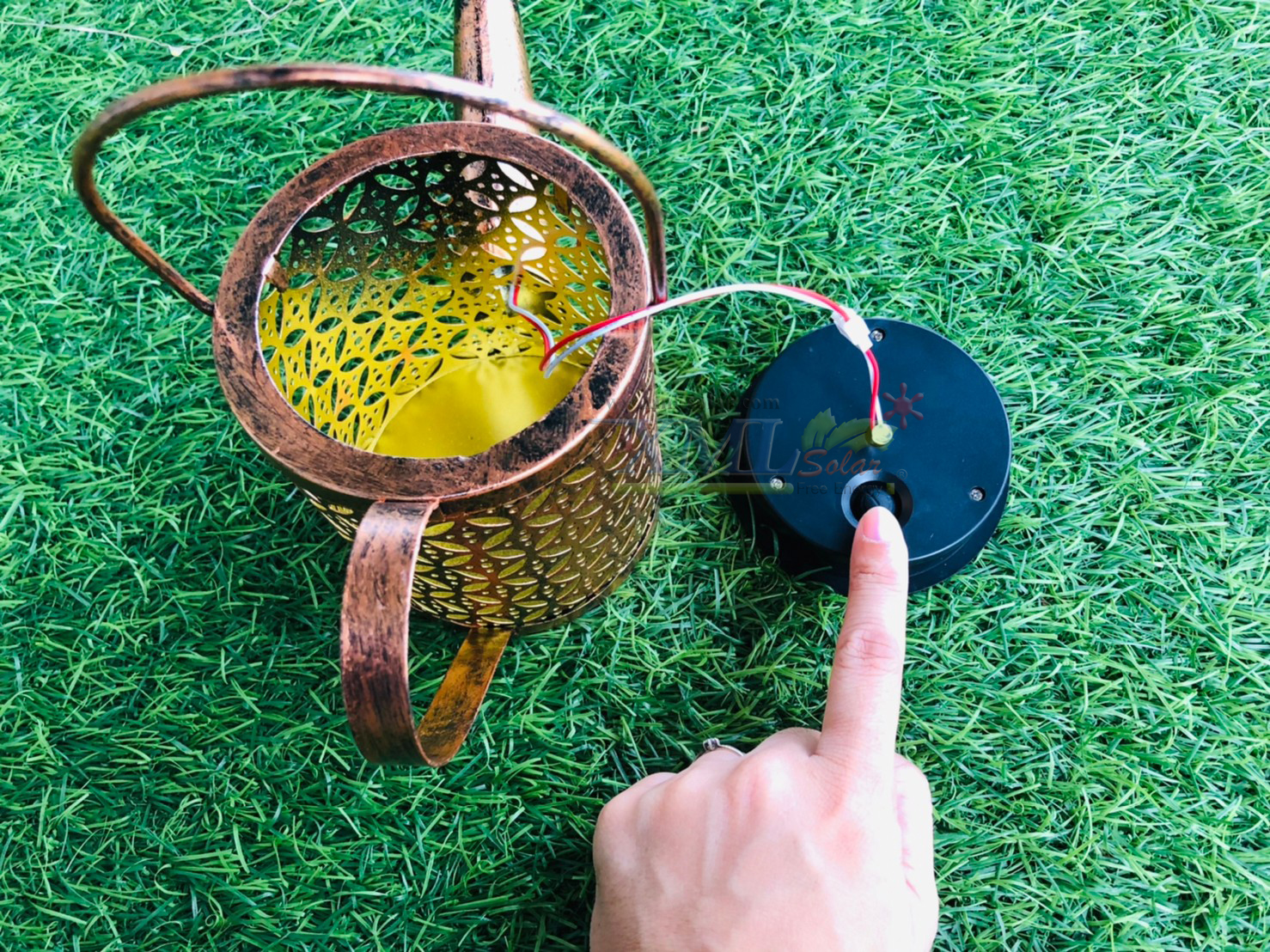 ไฟปักสนามโซล่าเซลล์ ทรงบัวรดน้ำ (chip 36 led ) (แสงเหลืองวอมไวท์)