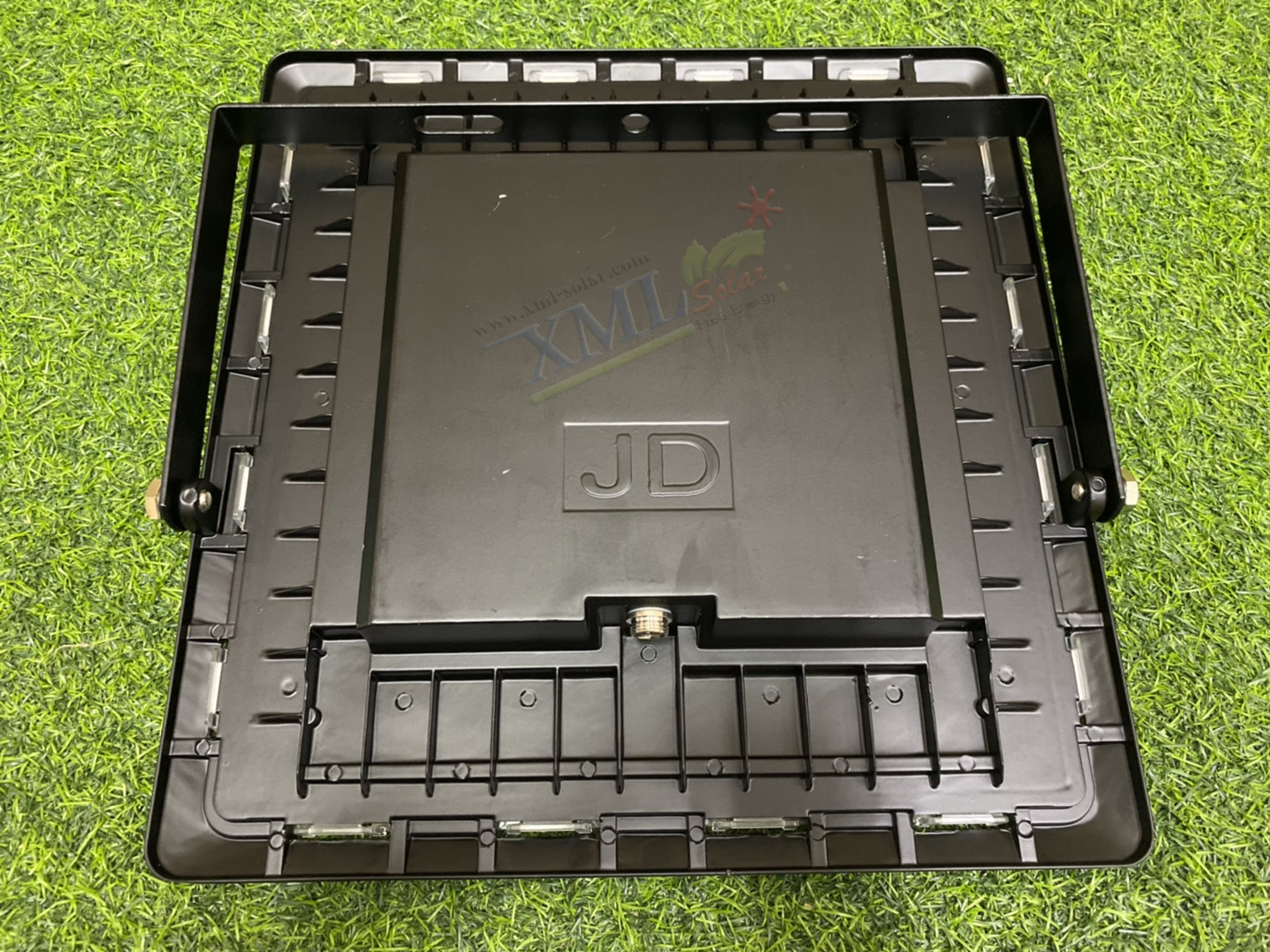 ไฟสปอตไลท์โซล่าเซลล์ 200W SLIM (แสง : เหลืองวอมไวท์)