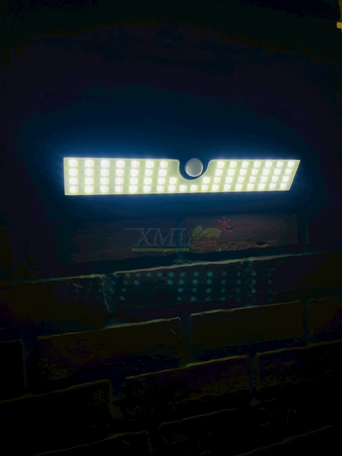 ไฟติดผนังโซล่าเซลล์ 62 LED (เเสง : ขาว)