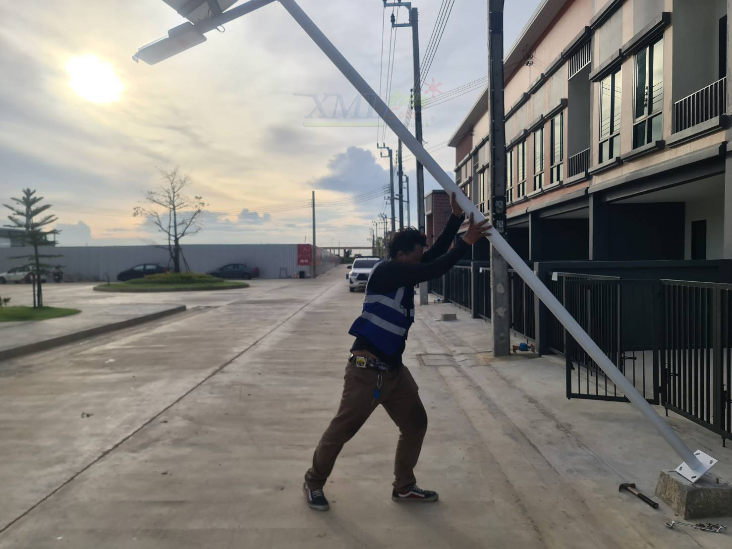 โคมไฟถนนโซล่าเซลล์ 400W รุ่น MD-SLT30-400W (แสง : ขาว)