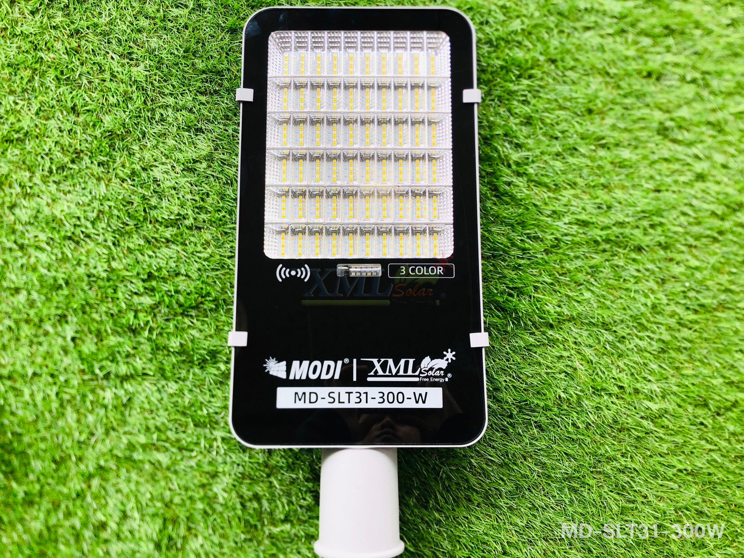 โคมไฟถนนโซล่าเซลล์ 300W/400W/600W รุ่น MD-SLT31 (เปิดได้ 3 แสง)