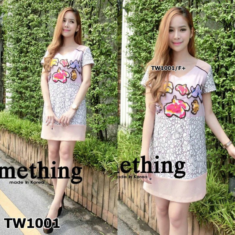 เดรสแขนสั้น สกรีนสีและลวดลายคอลเลคชั่นใหม่ล่าสุด ของByThain เลยค่ะ เนื้อผ้าไมโคร ชายกระโปรงแต่งผ้าชีฟอง งานสวย น่ารักมาก